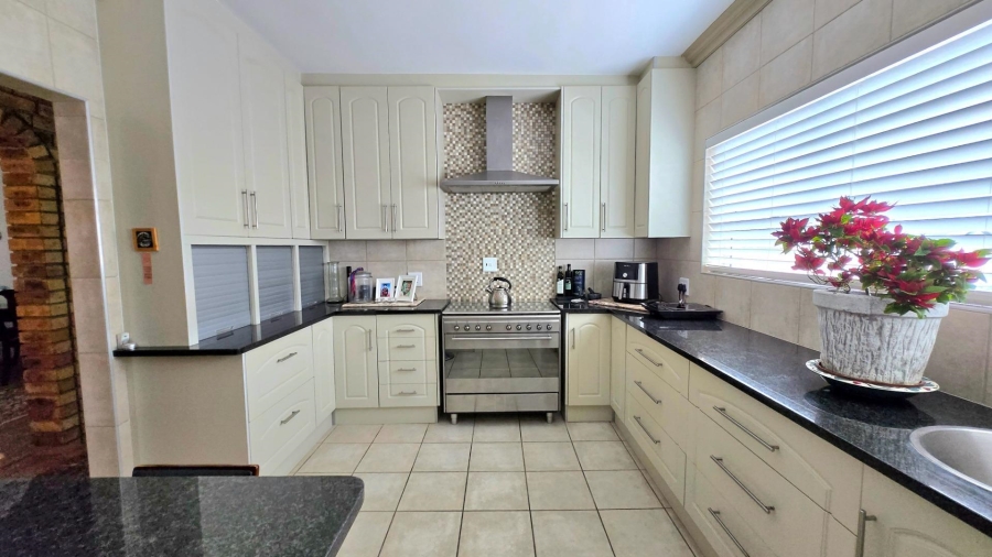 4 Bedroom Property for Sale in Kleinbaai Western Cape